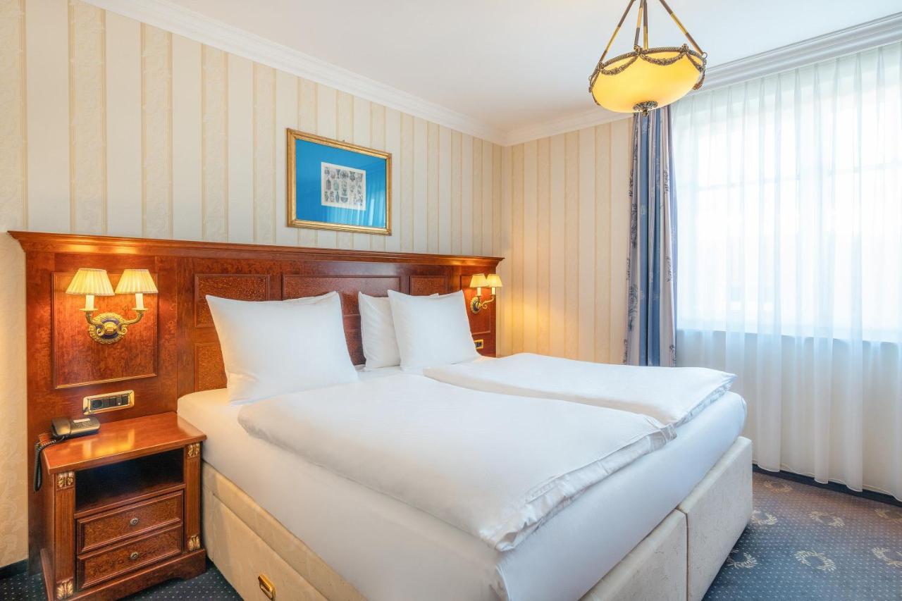 Seetelhotel Ahlbecker Hof Heringsdorf  Exterior photo A room at the hotel