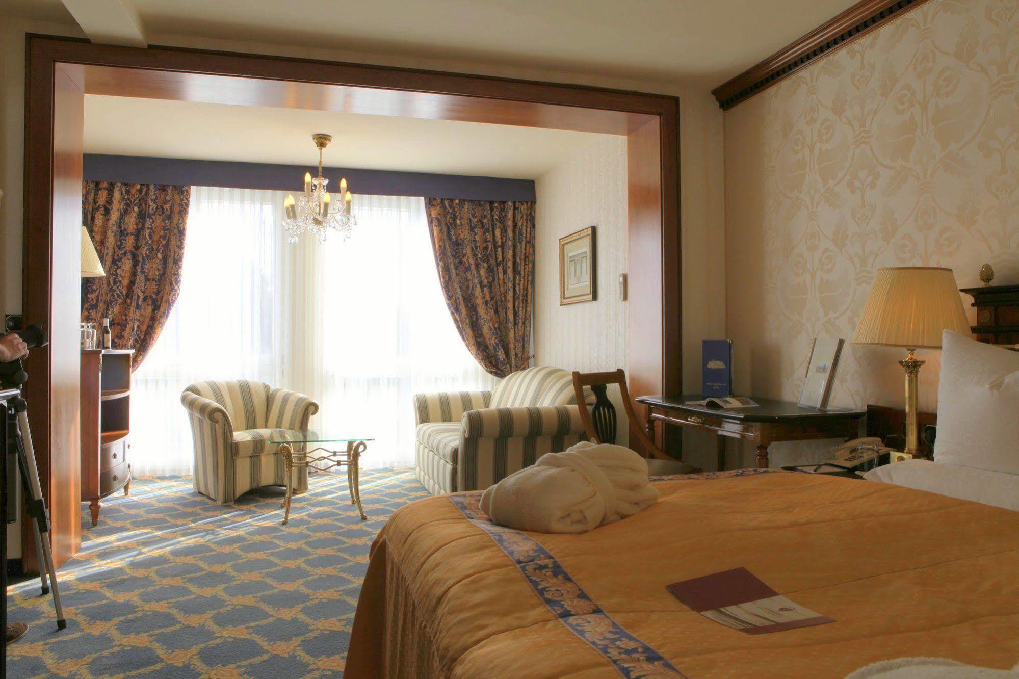 Seetelhotel Ahlbecker Hof Heringsdorf  Exterior photo A room at the hotel