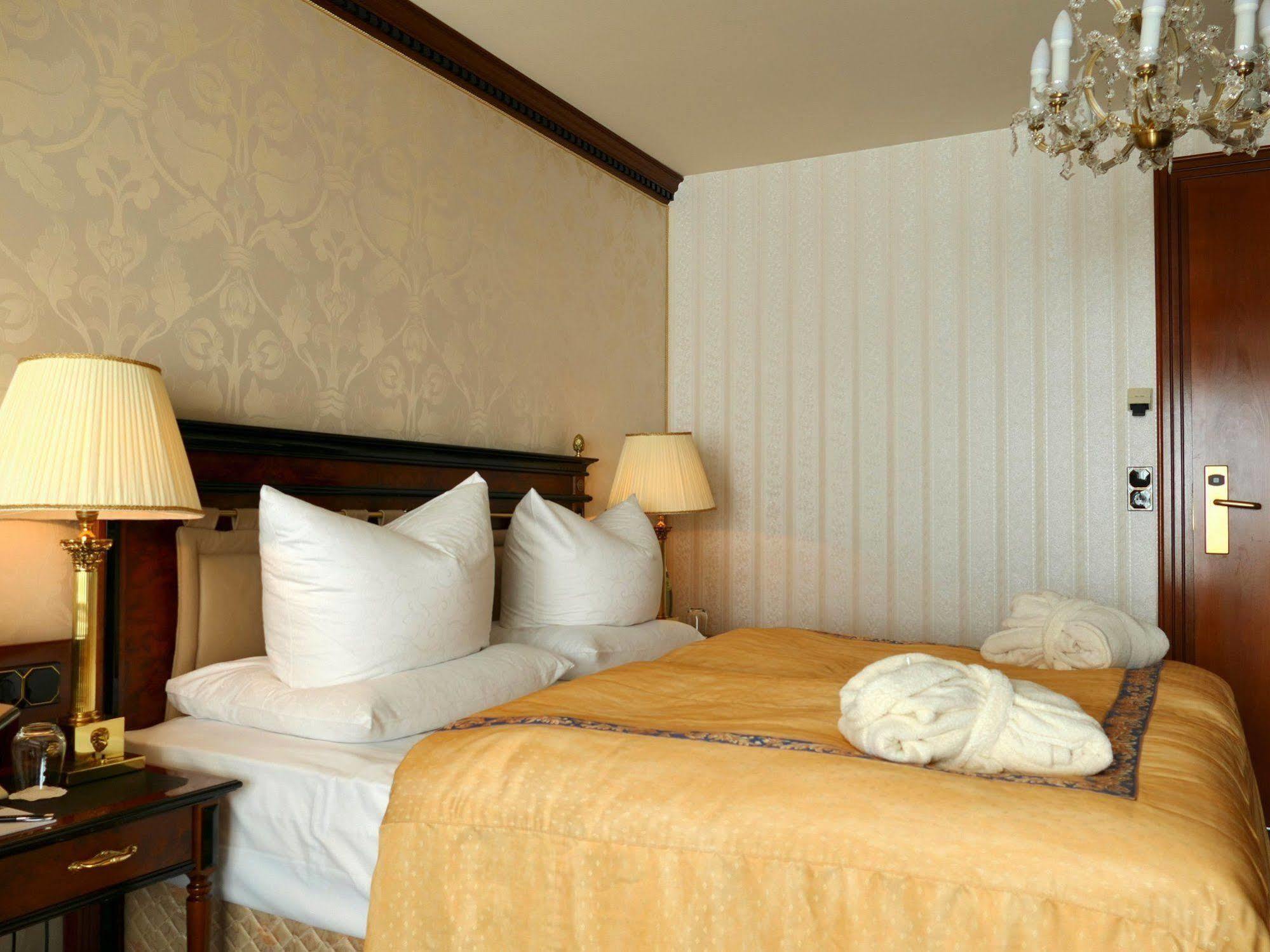 Seetelhotel Ahlbecker Hof Heringsdorf  Exterior photo A room at the hotel